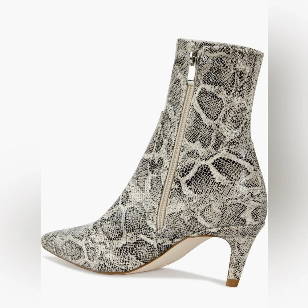 AZALEA WANG Leoncio Snakeskin Embossed mobwife sexy chic  Bootie (Women)/size 8